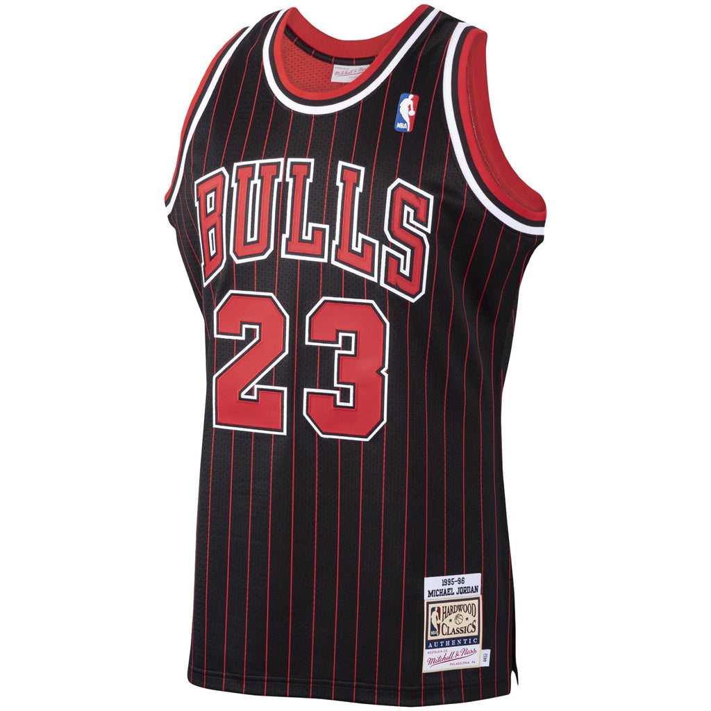 Chicago Bulls Michael Jordan Mitchell & Ness Black 1995/96 Hardwood Classics Authentic Jersey for Men product image 3,