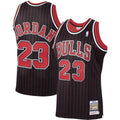 Chicago Bulls Michael Jordan Mitchell & Ness Black 1995/96 Hardwood Classics Authentic Jersey for Men product image 1,