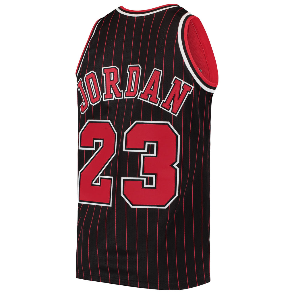 Chicago Bulls Michael Jordan Mitchell & Ness Black 1996/97 Hardwood Classics Authentic Jersey for Men product image 4,