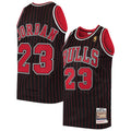 Chicago Bulls Michael Jordan Mitchell & Ness Black 1996/97 Hardwood Classics Authentic Jersey for Men product image 1,