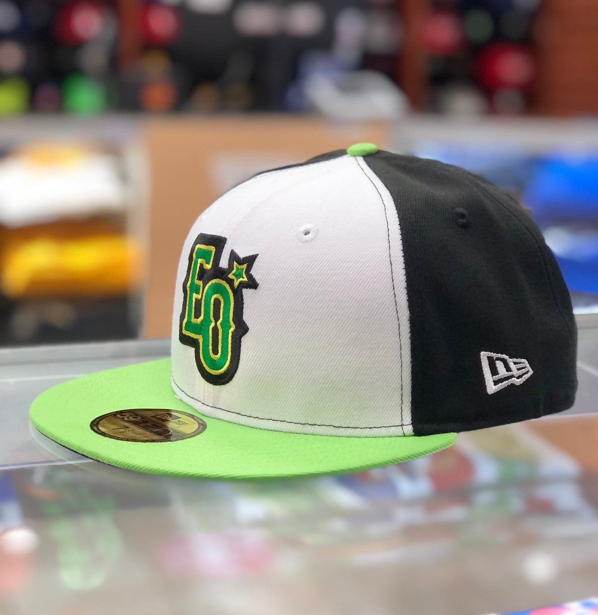 New Era Estrellas Orientales 59Fifty Black/White/Green Hats product image 3, provided for visual reference and product