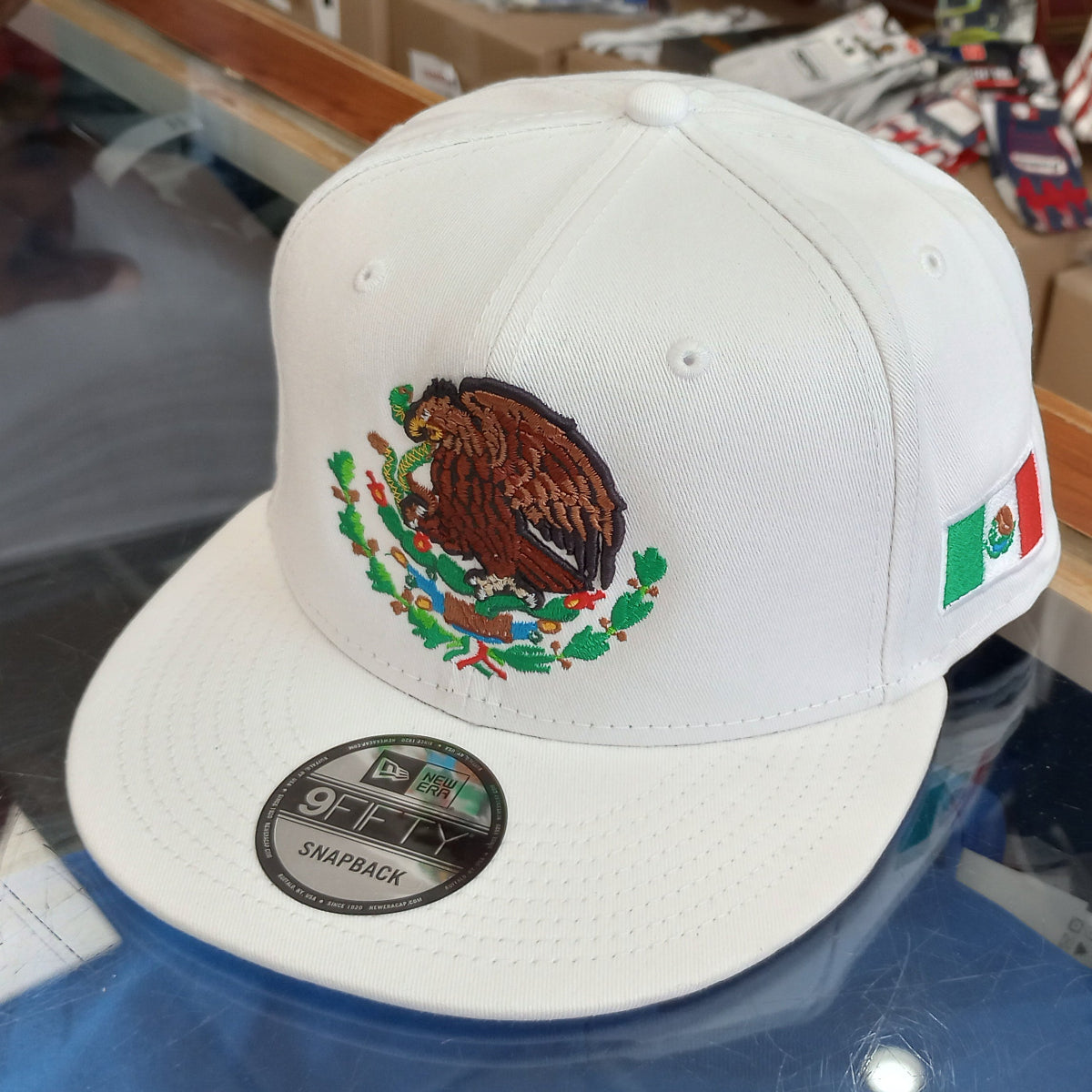 Embroidered Shield and flag Snapback Mexico New Era White Hat product image 2, provided for visual reference and product