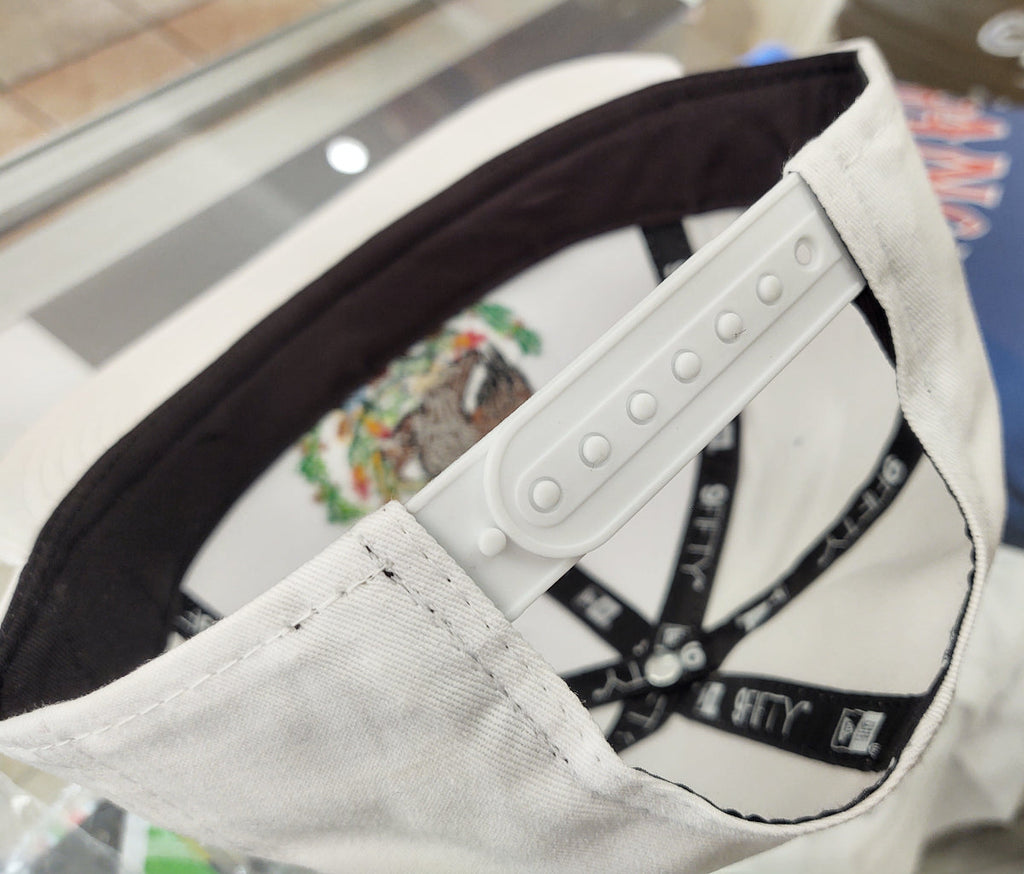 Embroidered Shield and flag Snapback Mexico New Era White Hat product image 3, provided for visual reference and product
