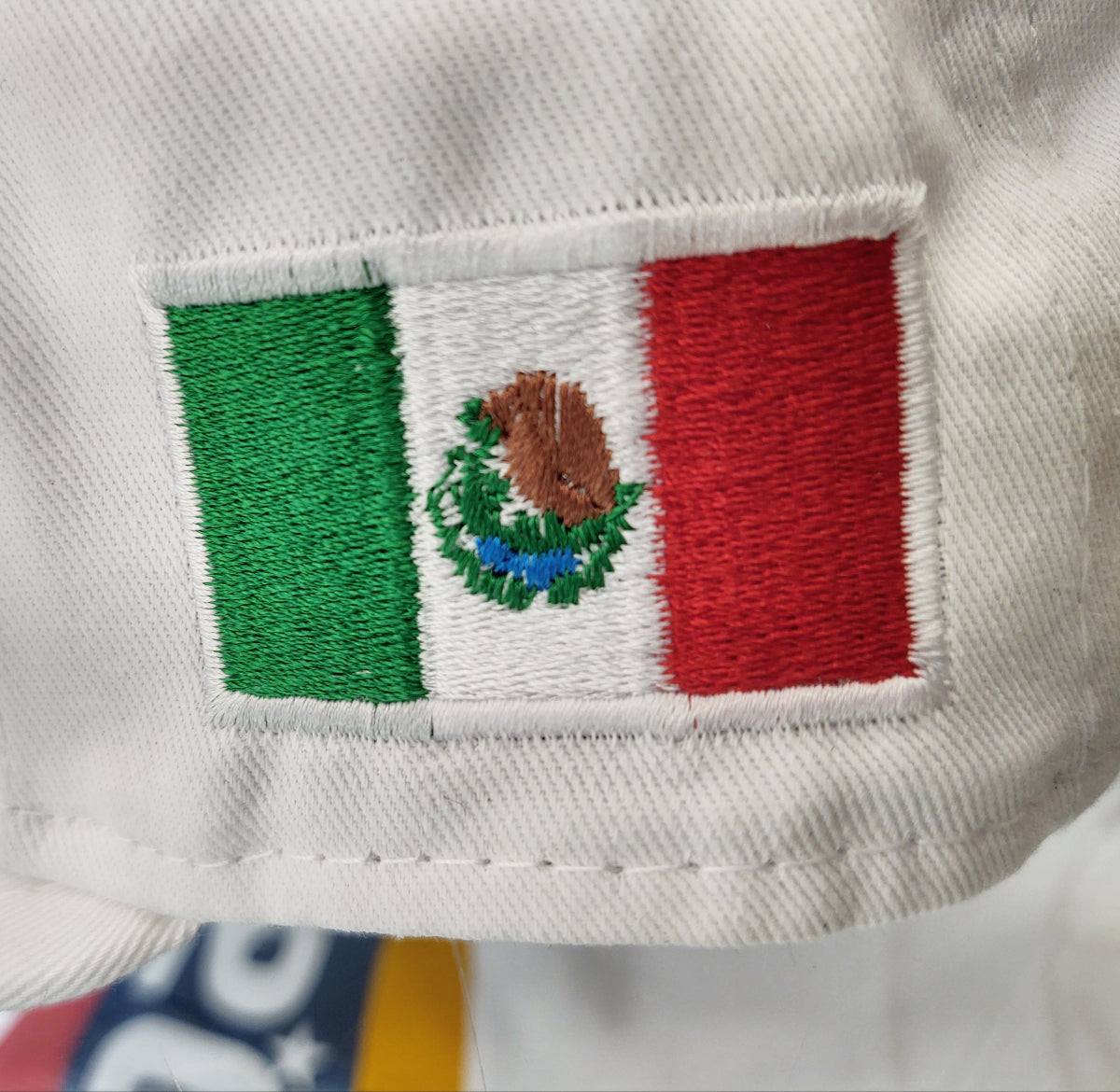 Embroidered Shield and flag Snapback Mexico New Era White Hat product image 5, provided for visual reference and product