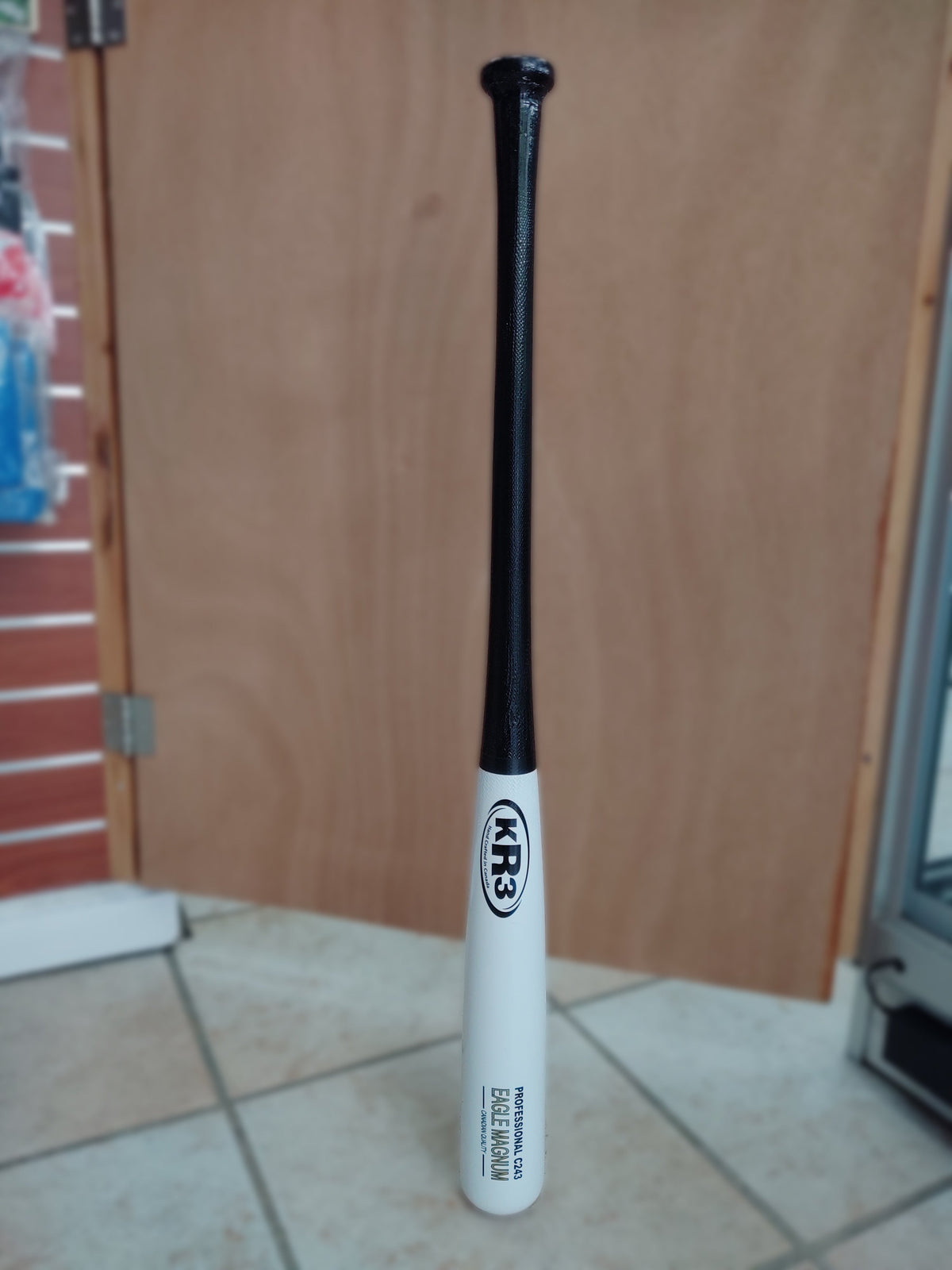 KR3 Eagle Magnum C243 Professional Baseball Bat product image 4, provided for visual reference and product detail review