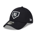 New York Yankees New Era Navy 2022 Club house Flex Hat product image 1, provided for visual reference and product detail