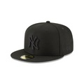 New Era 59FIFTY New York Yankees Fitted Blackout All Black Hat product image 1, provided for visual reference and product