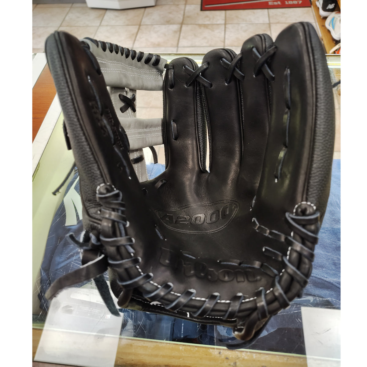 Wilson A2000 1912SS 12" Baseball Glove – Pro Stock Leather, Right Hand Throw product image 3, provided for visual reference