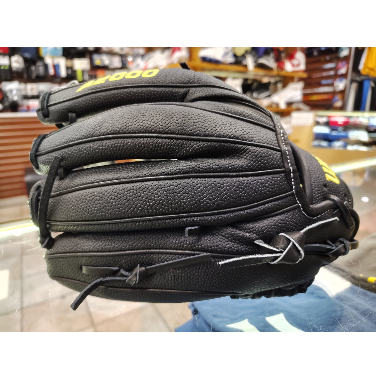 Wilson A2000 1912SS 12" Baseball Glove – Pro Stock Leather, Right Hand Throw product image 5, provided for visual reference