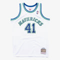 Dallas Mavericks Dirk Nowitzki Mitchell & Ness White 1998-99 Hardwood Classics Swingman Jersey for Men product image 1,